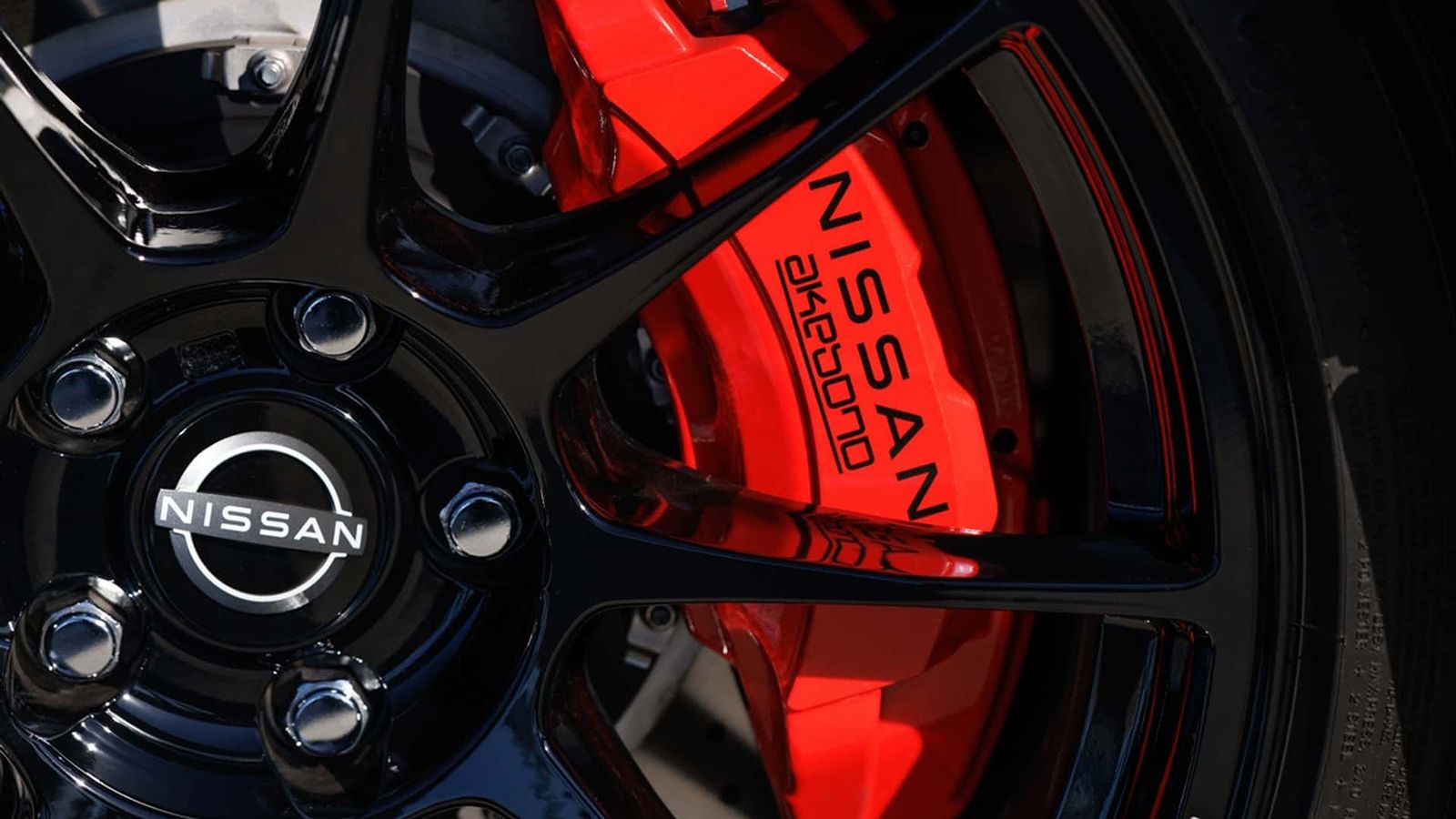 Τι αποκαλύπτει το χρώμα στις δαγκάνες των Nissan; 
